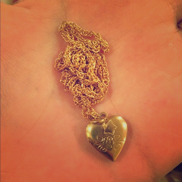 Gold locket! ( OPENS)