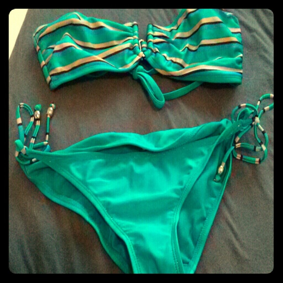 Exhilaration swim suit. Medium top- small bottoms