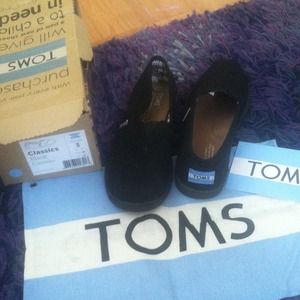 PRICE DROP BLACK TOMS