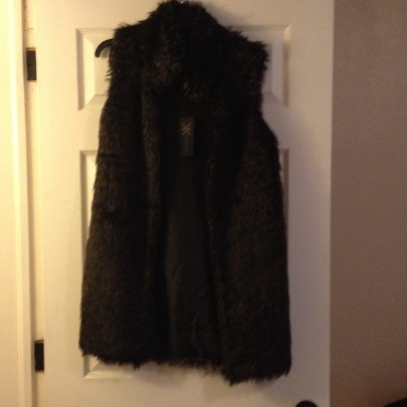 ⭐️⭐️REDUCED ⭐️⭐️Faux Fur Vest