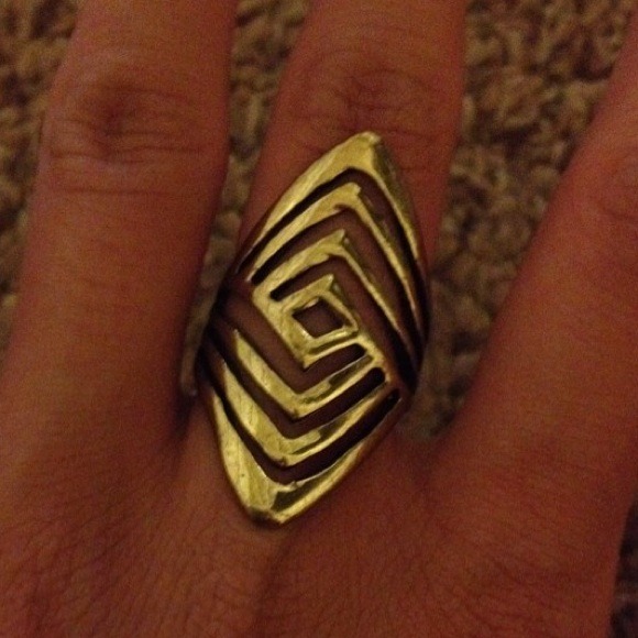 Diamond shaped ring