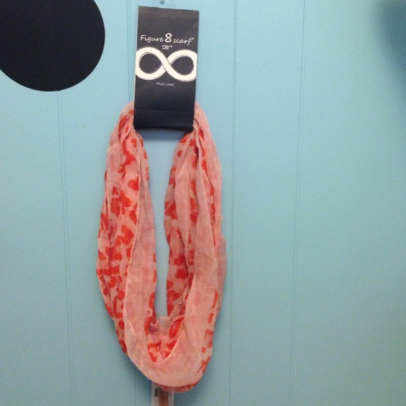 Figure 8 scarf. NWT