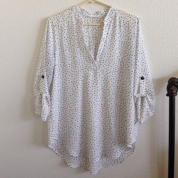 🌷 White and black polka dot Lush top