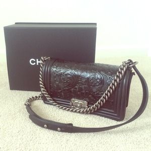 Chanel medium boy bag new style very rare!!!!!