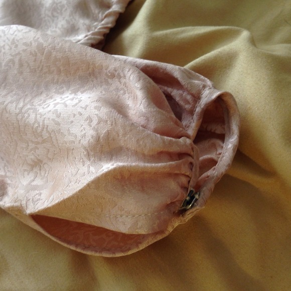 100% silk blouse in cream - Picture 3 of 4