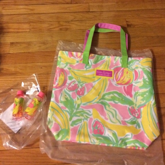 🚫🚫🚫SOLD🚫🚫lilly Pulitzer for bag w/2  bottles