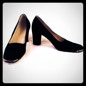 Bruno MAGLI Black Suede Classic Pumps