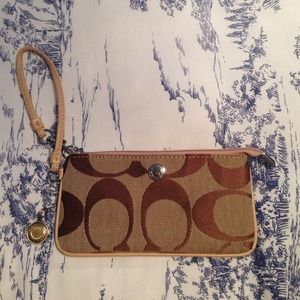 New Coach Wristlet/Clutch