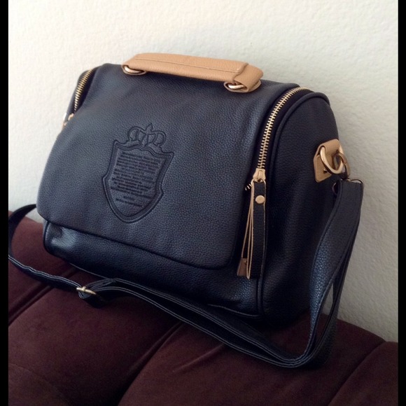 Black shoulder strap purse