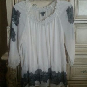 Elegant top! On SALE ORIGINALLY $49 !!!