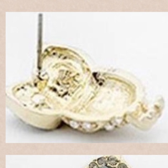 🚫SOLD in a Bundle🚫Adorable Owl Stud Earrings - Picture 2 of 2