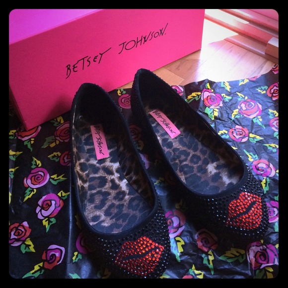 Betsey Johnson Smooch ballet flats