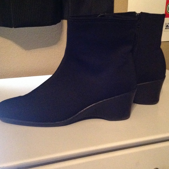 Comfy wedge stretch fabric booties sz 10
