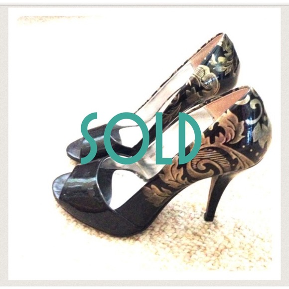 🚫SOLD🚫 Black peep toe pumps