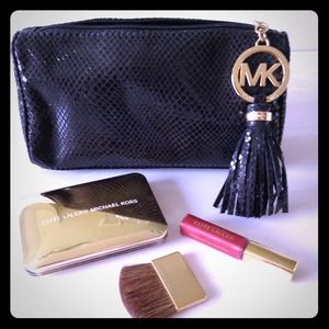 Michael Kors bag w/ FREE MK & Estée Lauder make up