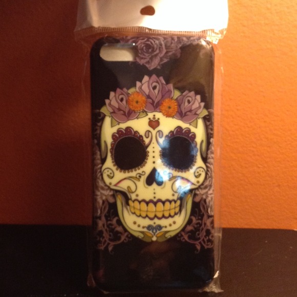 Accessories - Skull and Roses iPhone 5c Case