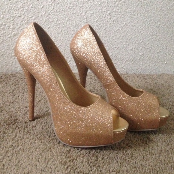 Gold Glitter Princess pumps!