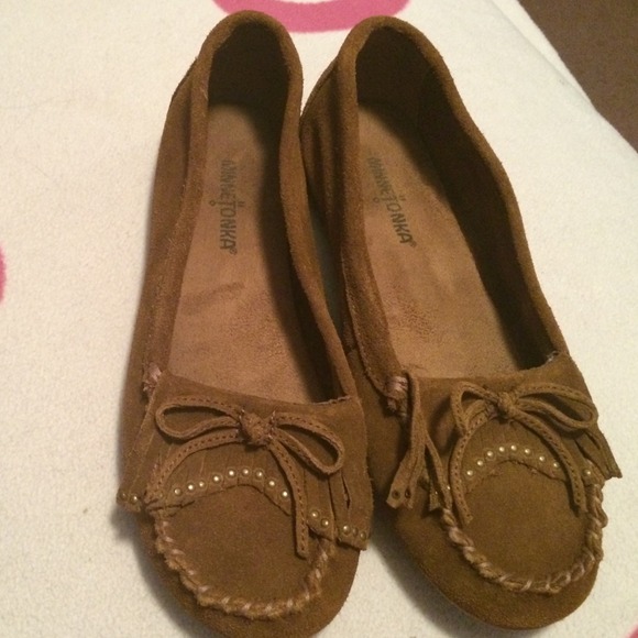 🎀SALE🎀 Minnetonka Tan Moccasins 👌