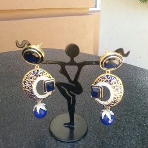 New* beautiful costume earrings