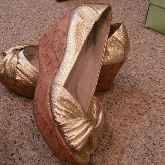 REDUCED New cork wedge platform sandal