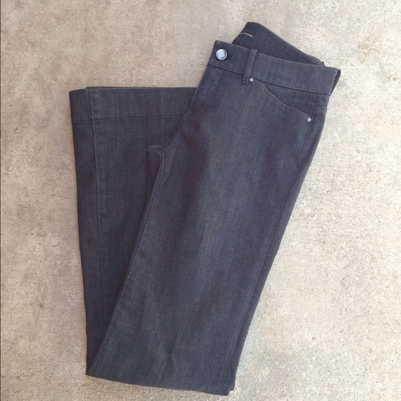 Elie Tahari classic flare jeans