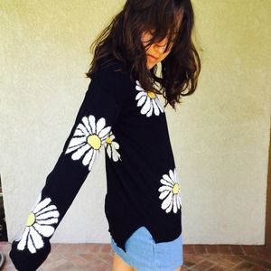Brandy Melville Daisy sweater