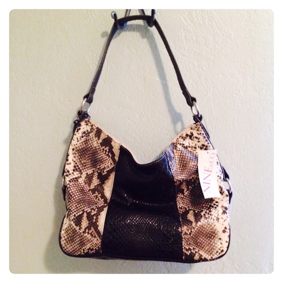 Nine & Co. Handbags - Nine & Co. Snake print purse 💕 NWT!