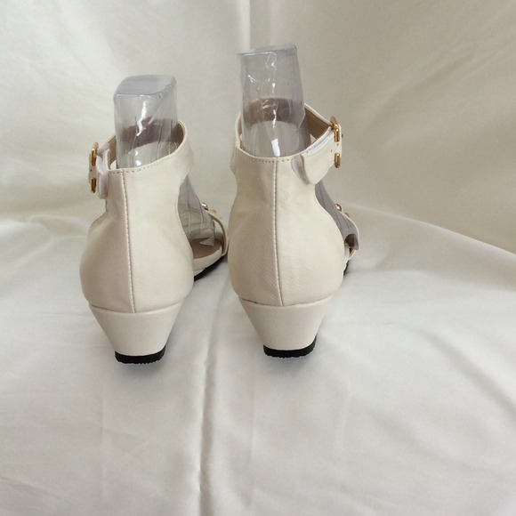 SOLD New Without Tag Open Toe Shoes - Picture 2 of 4