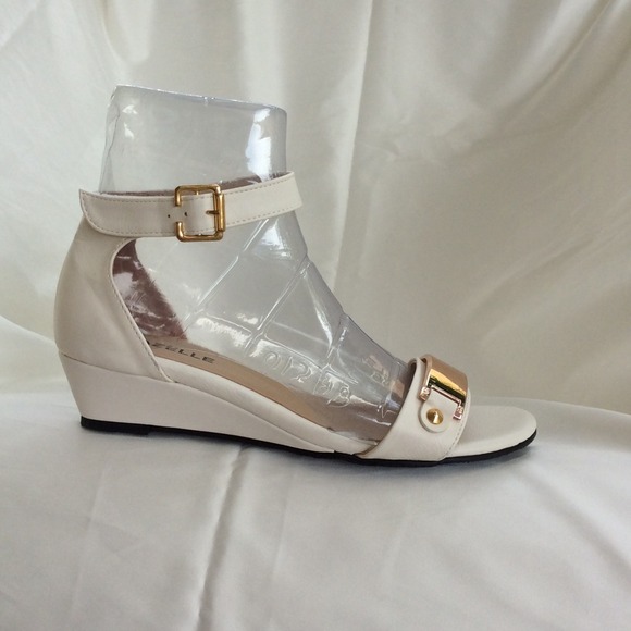 SOLD New Without Tag Open Toe Shoes - Picture 3 of 4