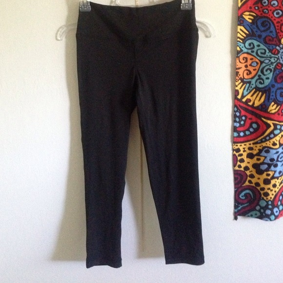 NWOT Black workout capris