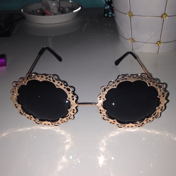 Round sunglasses