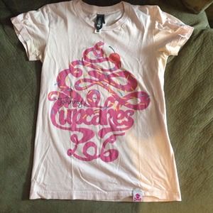 Authentic johnny cupcakes shirt