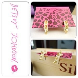 Betsey Johnson White & Gold Punk style earring