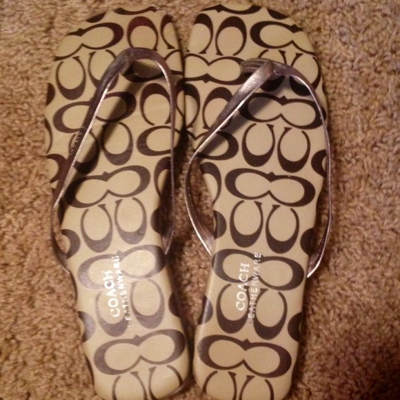 NWOT authentic size 8 coach flip flops