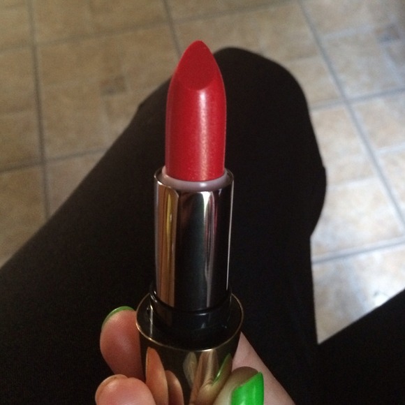 Never used!!! Gorgeous red lipstick 💄💋