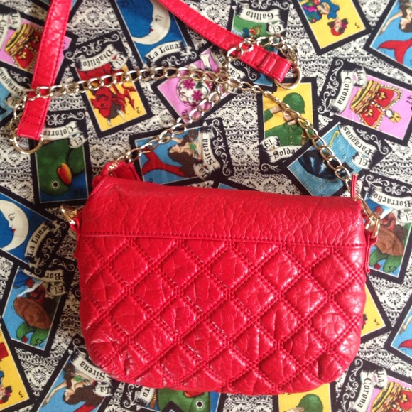 Red Chained Side Bag - Picture 2 of 3