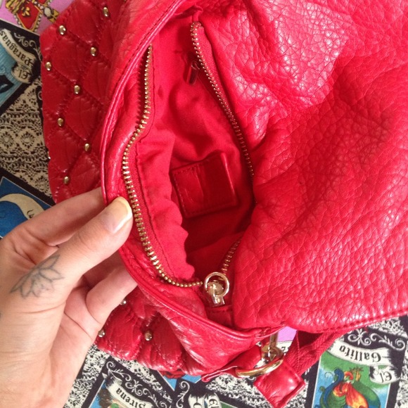 Red Chained Side Bag - Picture 3 of 3