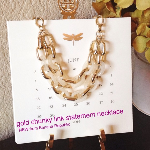 Banana Republic Jewelry - NEW gold link necklace, banana republic. Banana Republic Jewelry - NEW gold link necklace, banana republic.