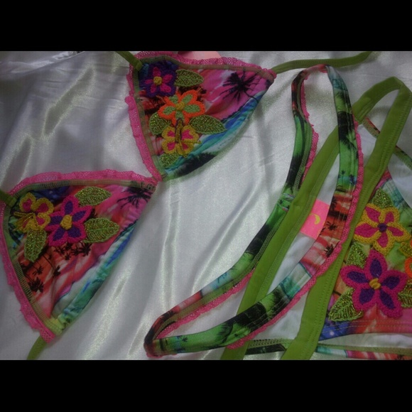 Sexy bikinis colombian/brazilian - Picture 4 of 4