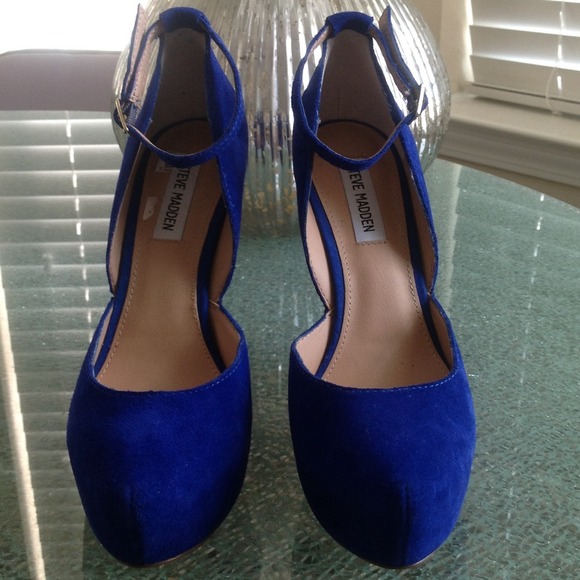 🚫SOLD🚫 STEVE MADDEN BLUE WEDGES W/ ANKLE STRAP - Picture 3 of 4