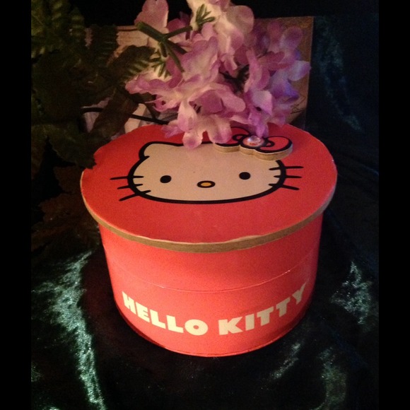 LTD EDITION HELLO KITTY CRYSTALZEBRA WATCH*** - Picture 4 of 4