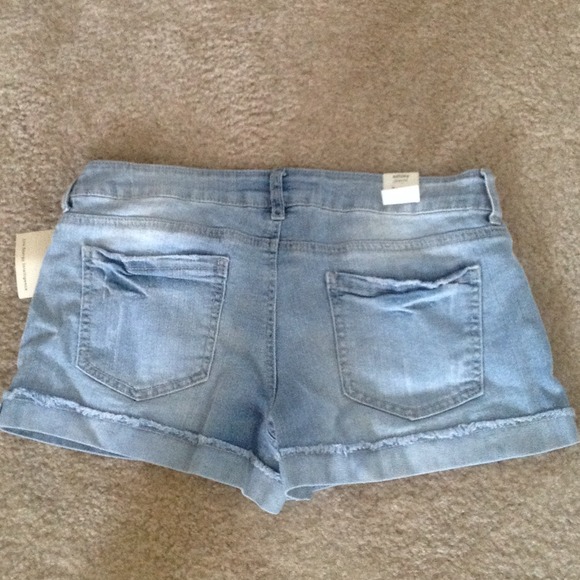 🚫SOLD IN BUNDLE🚫AMERICAN FLAG DENIM SHORTS - Picture 2 of 2