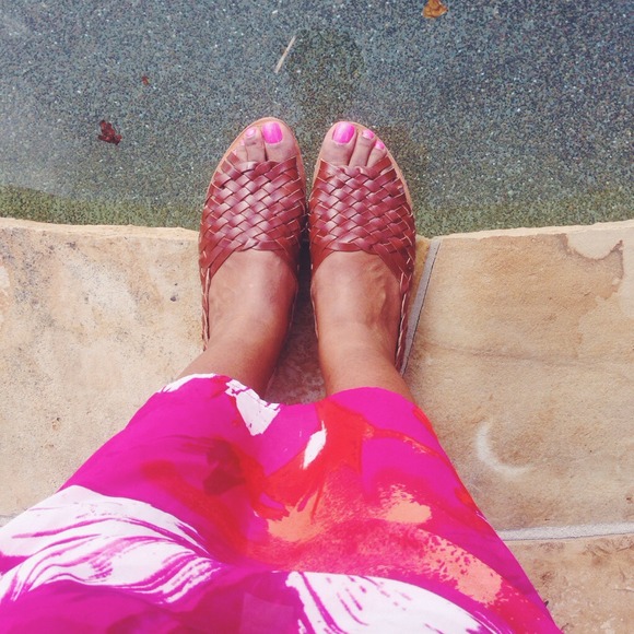 Like new, brown huarache sandals.