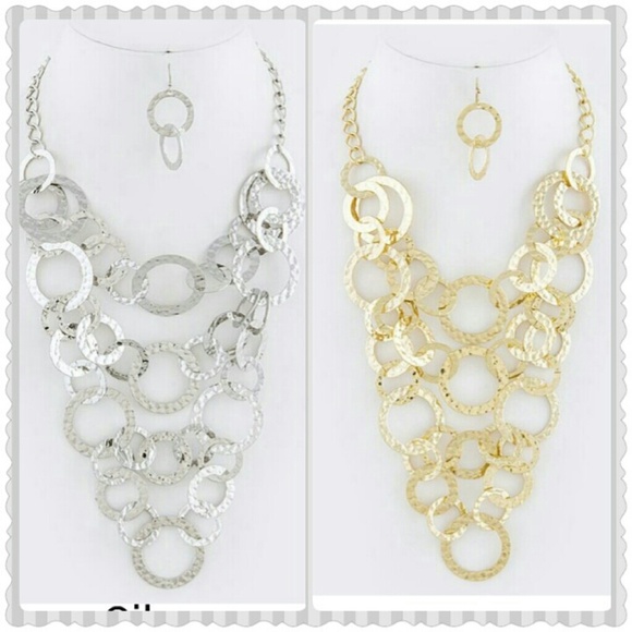 Hammered rings bib statement necklace
