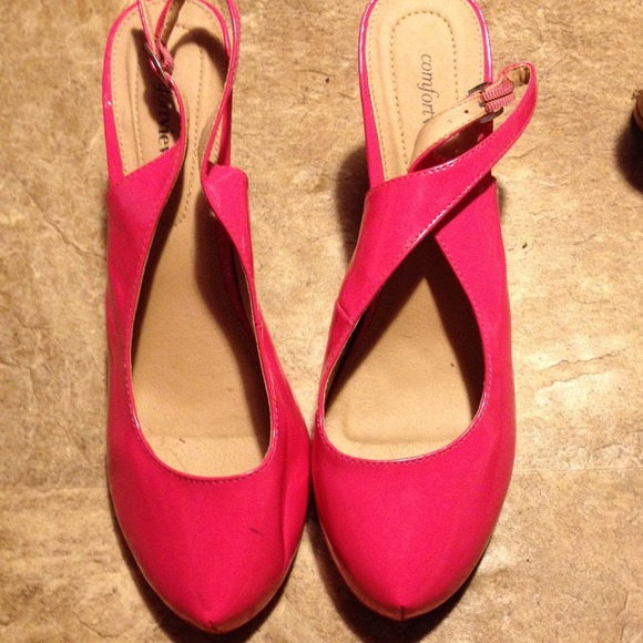 Hot pink patent leather shoe