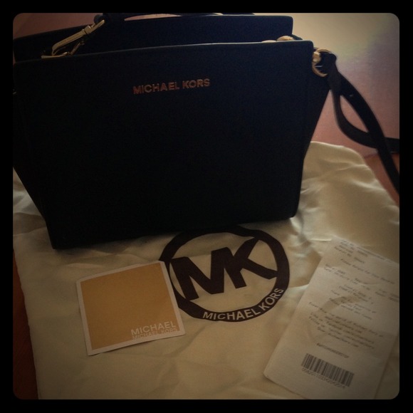SOLD!!!Michael Kors Selma medium messenger