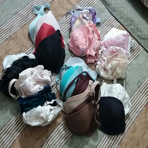 mix of brands...Gap, Vassarette, Gilligan & O'Malley, Secret Treasure Other - Lot of 27 Bras