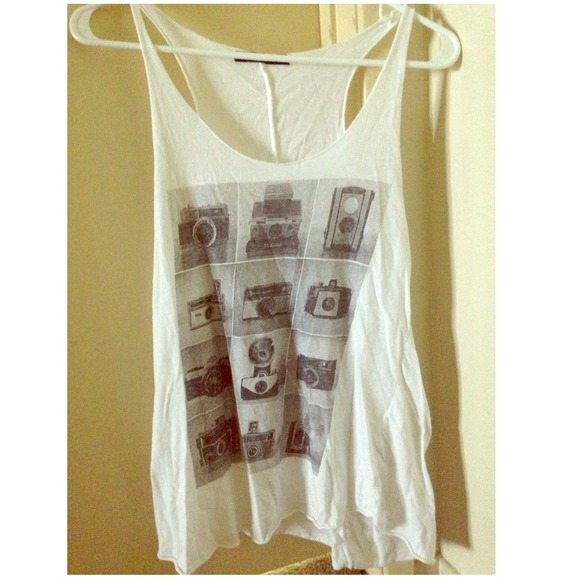 Old fashioned camera print tee