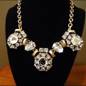 🌹🌹J. Crew Mega Crystal Center🌹🌹