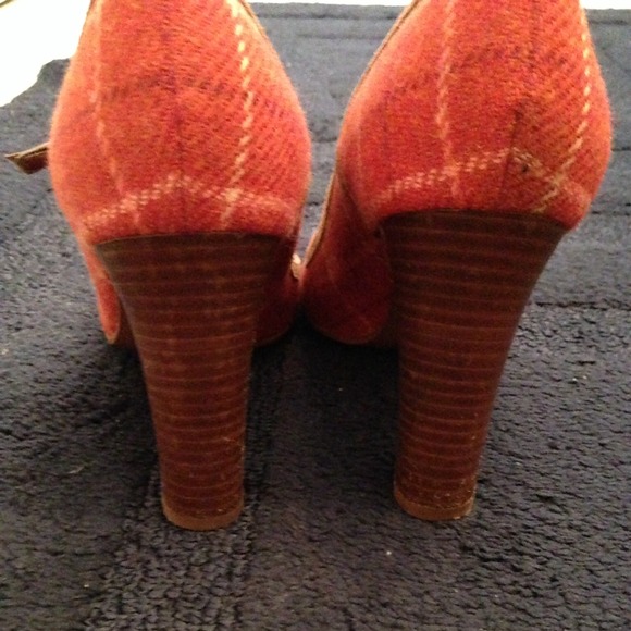 JCrew Burnt Orange size 6 1/2 closed toed heels - Picture 4 of 4